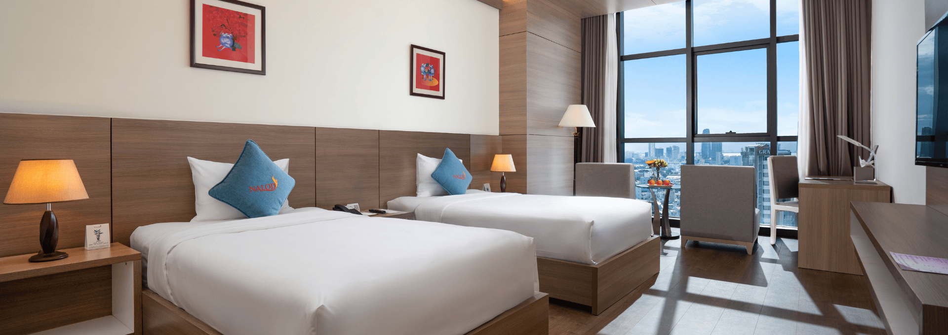 Superior City Room