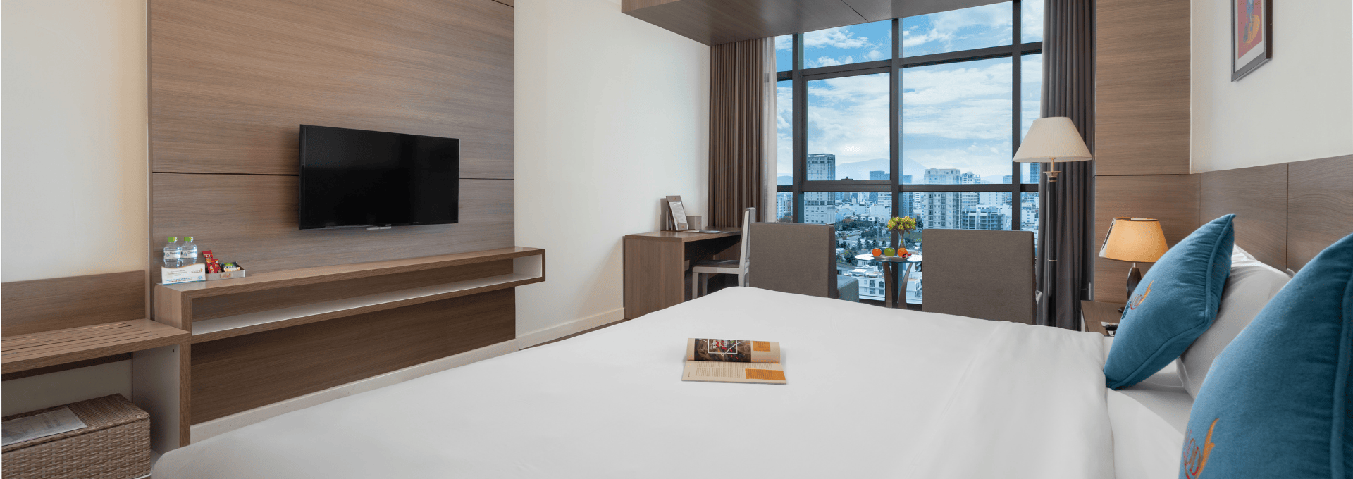 Deluxe City Room