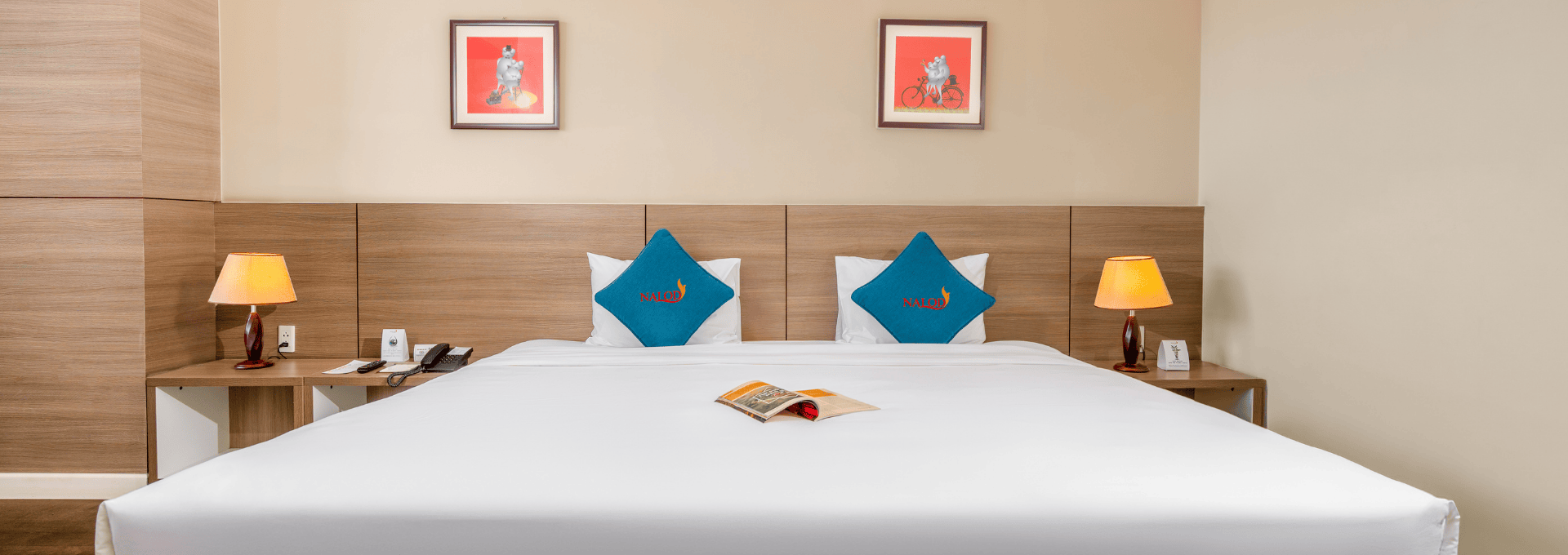 Deluxe City Room