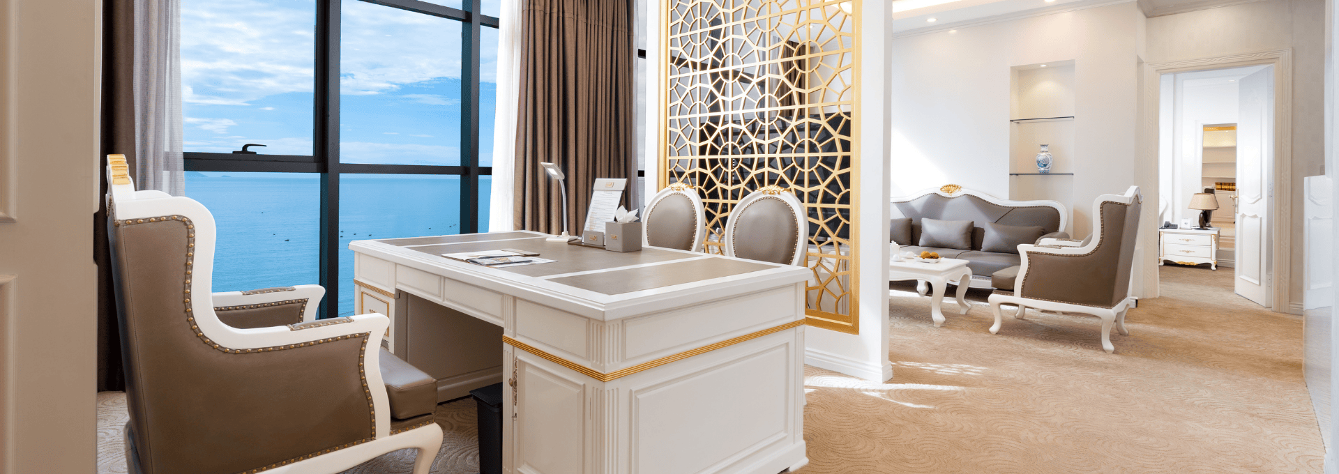 PRESIDENT SUITE