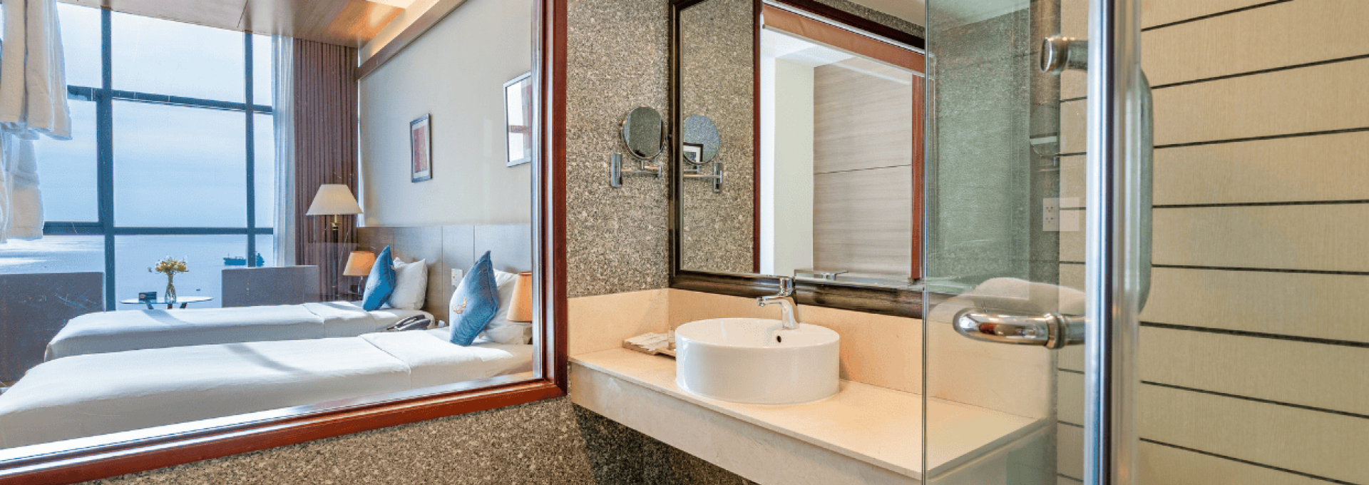 SUPERIOR OCEAN ROOM