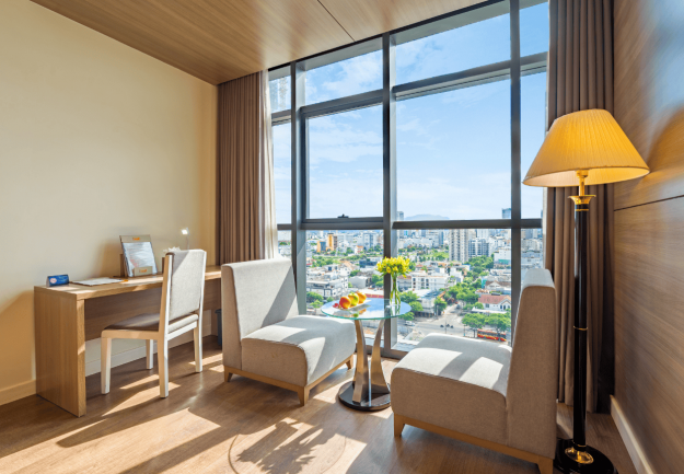 DELUXE CITY ROOM