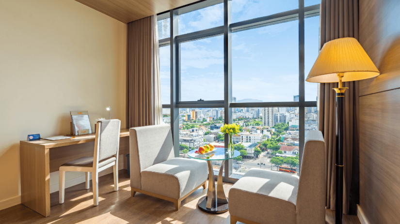 DELUXE CITY ROOM