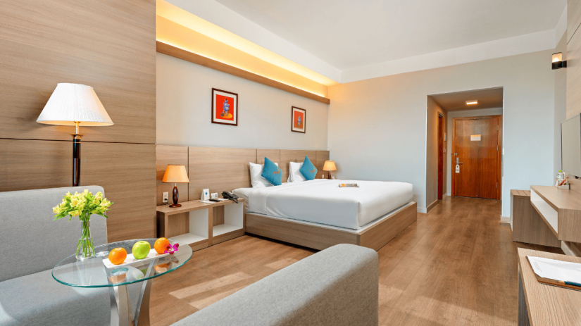 DELUXE CITY ROOM