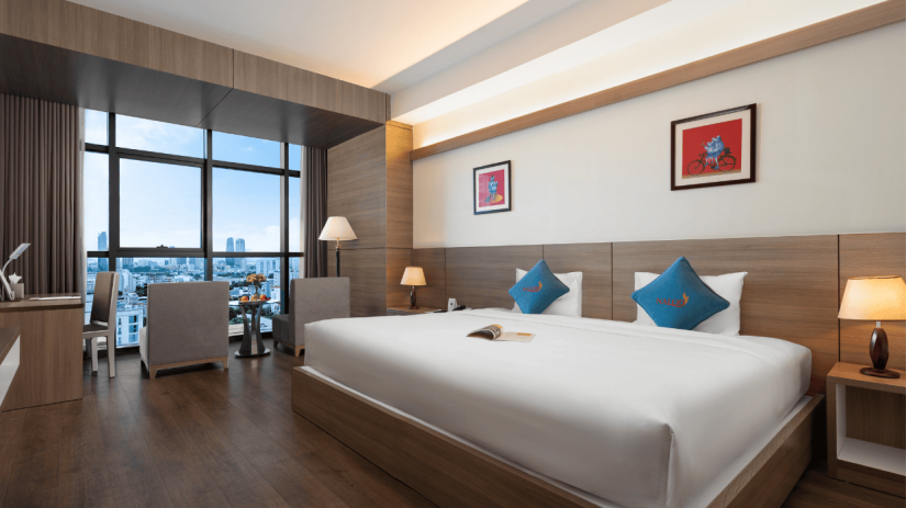 DELUXE CITY ROOM